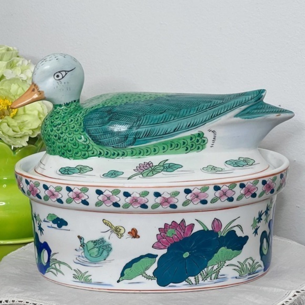Vintage Duck Bird Oval‎ Covered Casserole Dish Tureen Chinese Export Asian Lotus